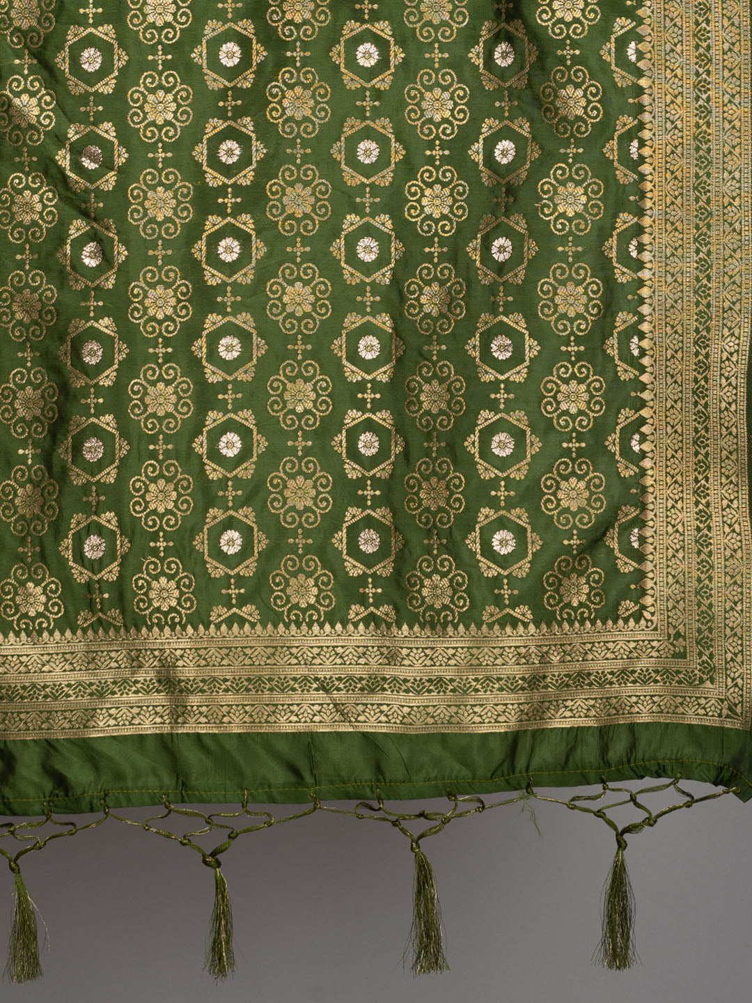 Rich Banarasi jacquard dupatta with intricate woven patterns and traditional motifs, showcasing a luxurious texture—perfect for festive occasions and ethnic wear.