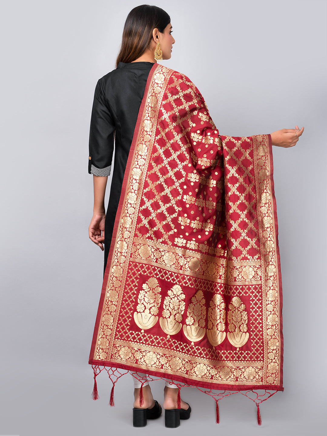 Rich Banarasi jacquard dupatta with intricate woven patterns and traditional motifs, showcasing a luxurious texture—perfect for festive occasions and ethnic wear.