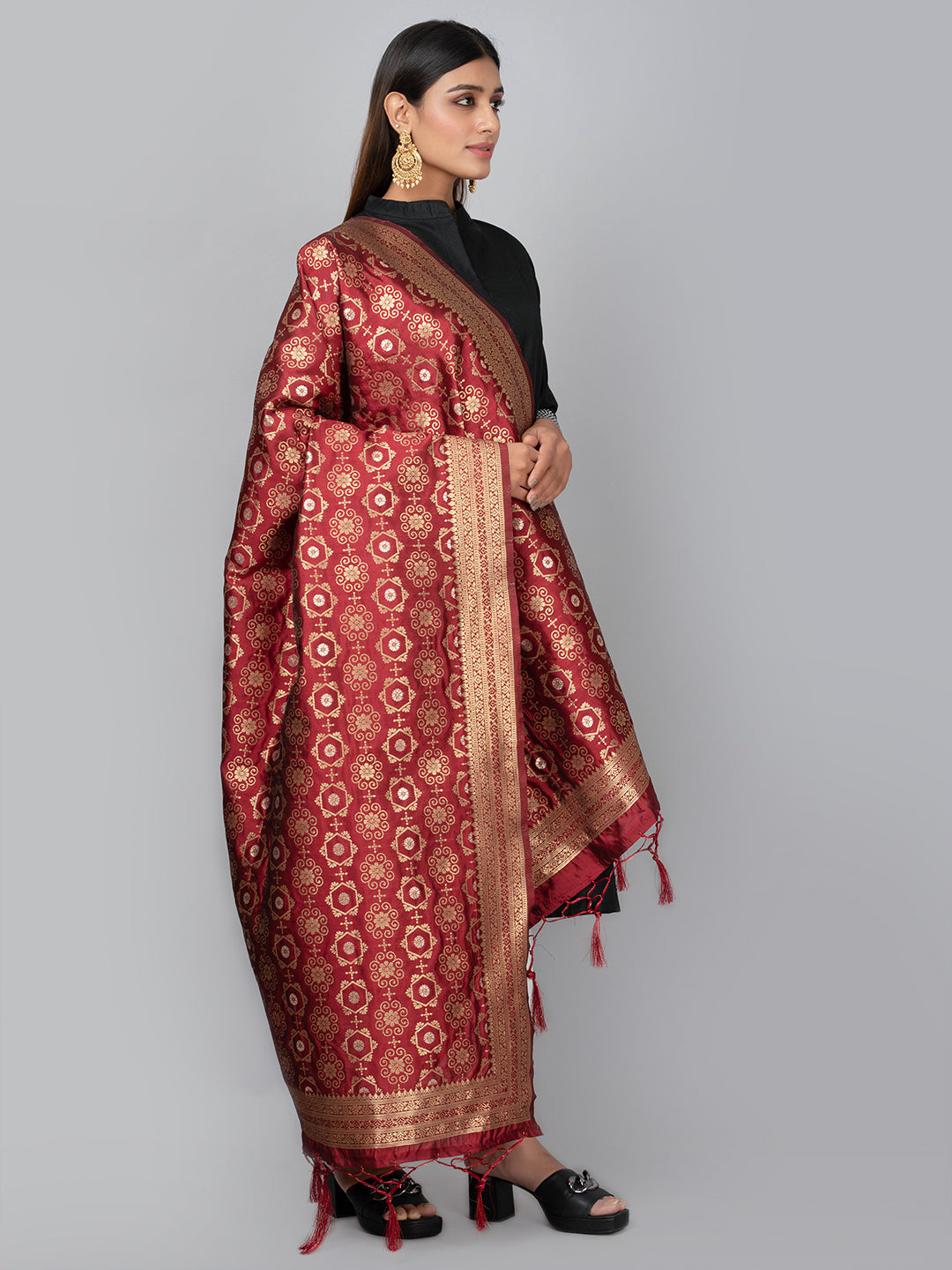 Rich Banarasi jacquard dupatta with intricate woven patterns and traditional motifs, showcasing a luxurious texture—perfect for festive occasions and ethnic wear.