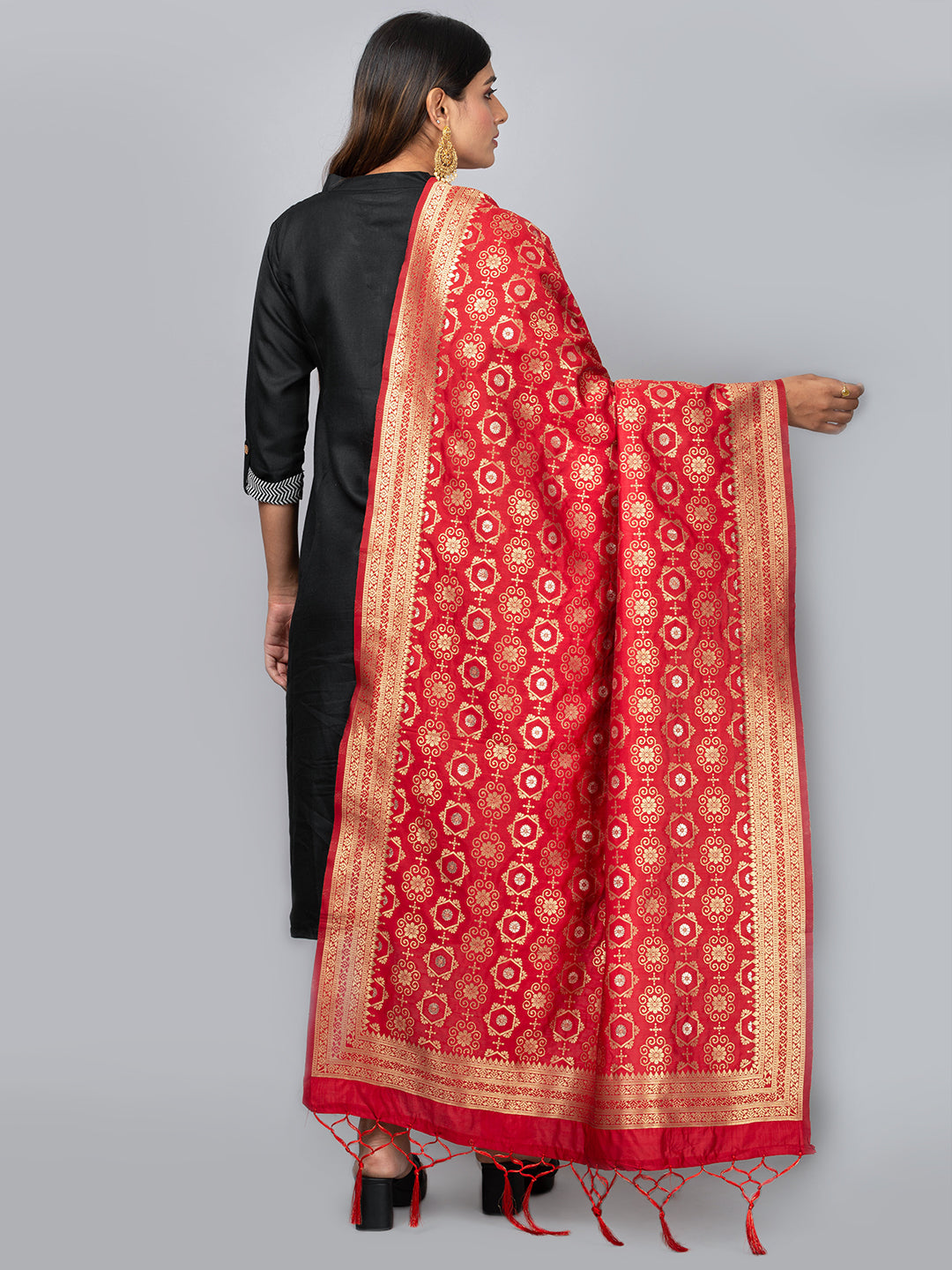 Rich Banarasi jacquard dupatta with intricate woven patterns and traditional motifs, showcasing a luxurious texture—perfect for festive occasions and ethnic wear.