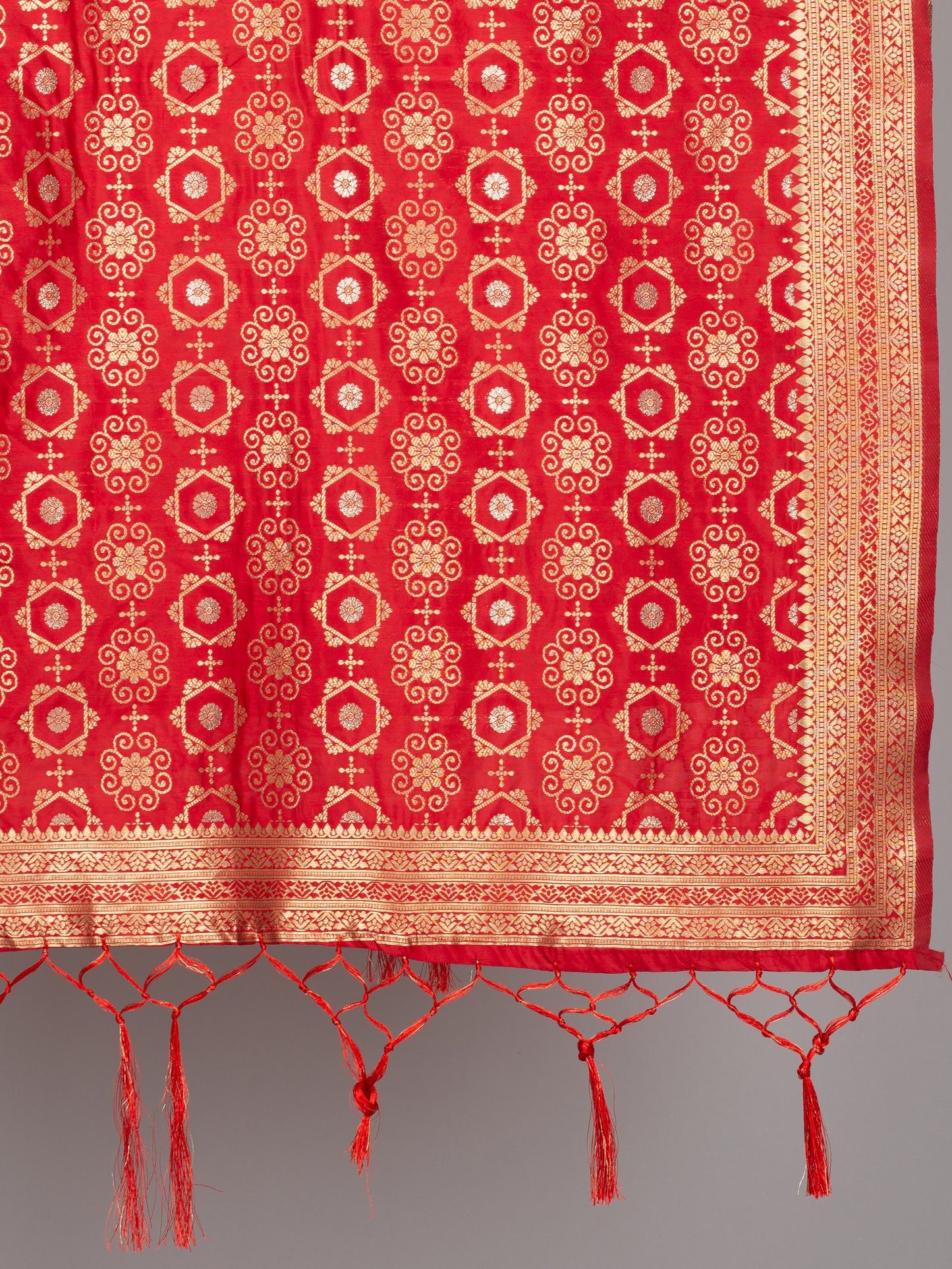 Rich Banarasi jacquard dupatta with intricate woven patterns and traditional motifs, showcasing a luxurious texture—perfect for festive occasions and ethnic wear.