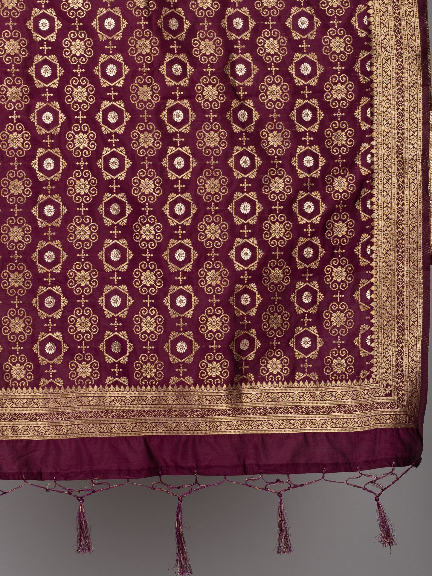 Rich Banarasi jacquard dupatta with intricate woven patterns and traditional motifs, showcasing a luxurious texture—perfect for festive occasions and ethnic wear.