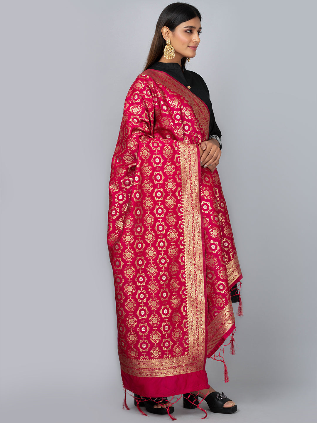 Rich Banarasi jacquard dupatta with intricate woven patterns and traditional motifs, showcasing a luxurious texture—perfect for festive occasions and ethnic wear.
